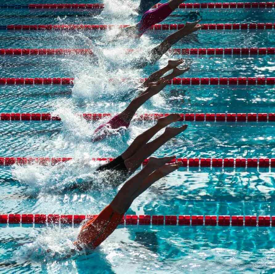 SportMore yüzme havuzunda antrenman yapan sporcular