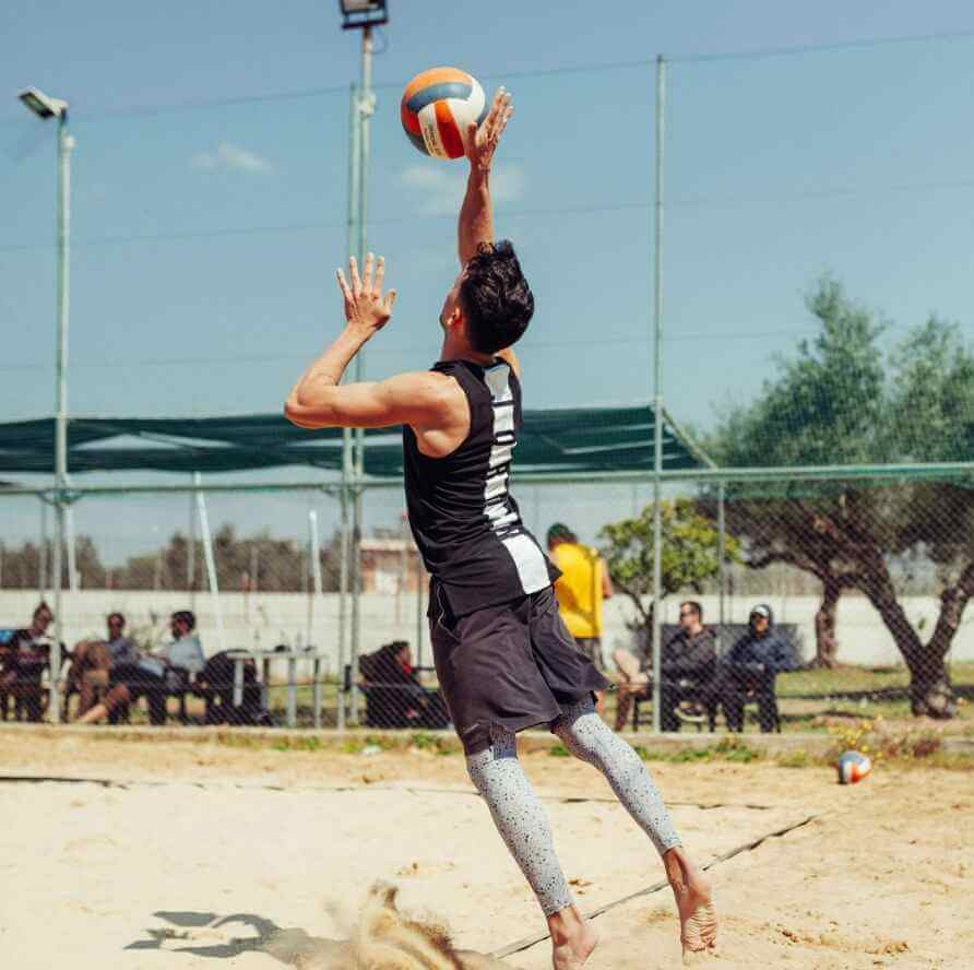 SportMore voleybol sahasında smaç deneyen takım